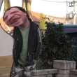 Sm�j�c� se Marek.Je to chlap�k k pohled�n�.